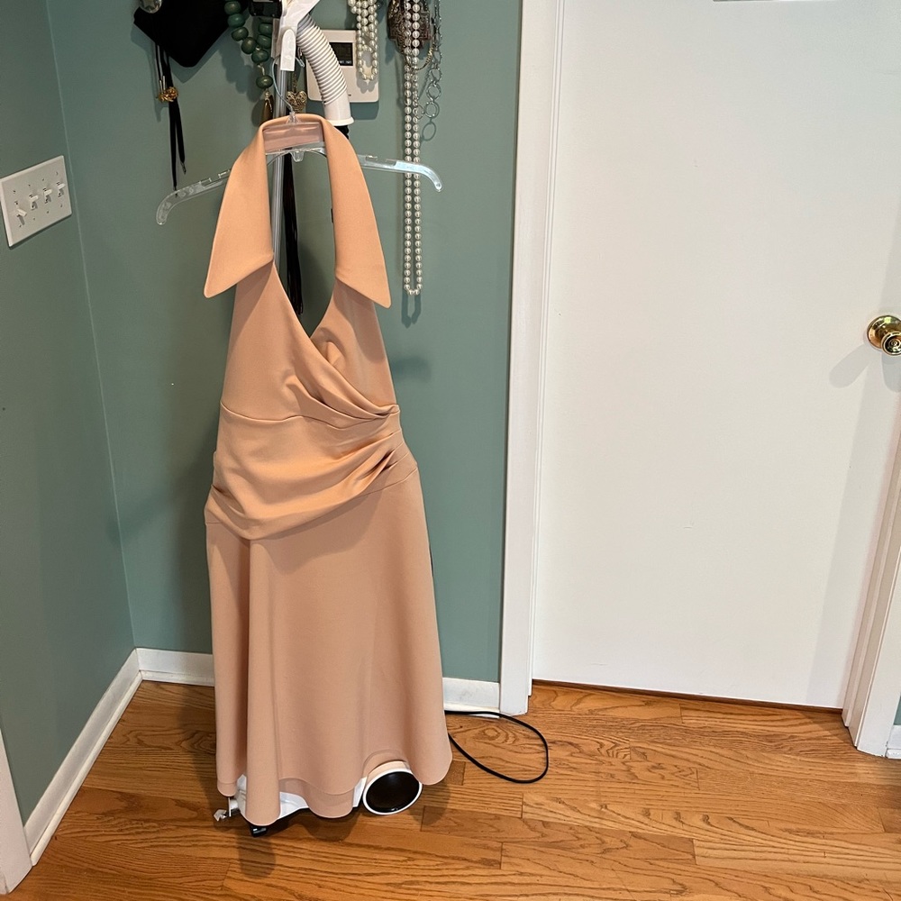 Beautiful new without tags 🏷 halter dress.